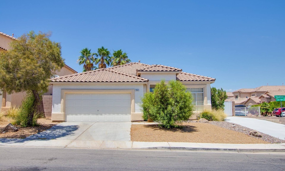 Spring Valley House | beautifu house lin center of Las Vegas