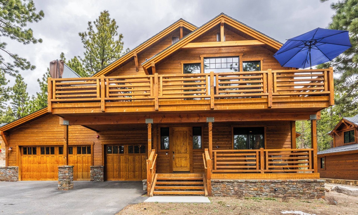 Mammoth Lakes House | Beautiful 4-bedroom Luxury Home on the Sierra Star Golf Course