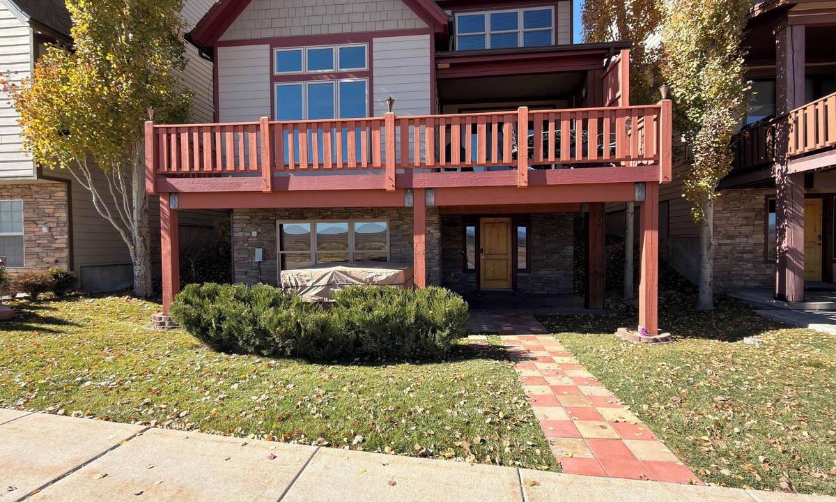 Kimball Junction House | Beautiful 4BR Bear Hollow house with private hot tub and views!