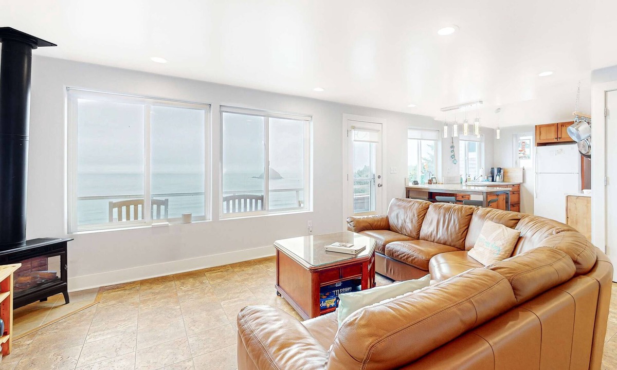 Oceanside House | Beautiful and dog friendly ocean views with a private patio