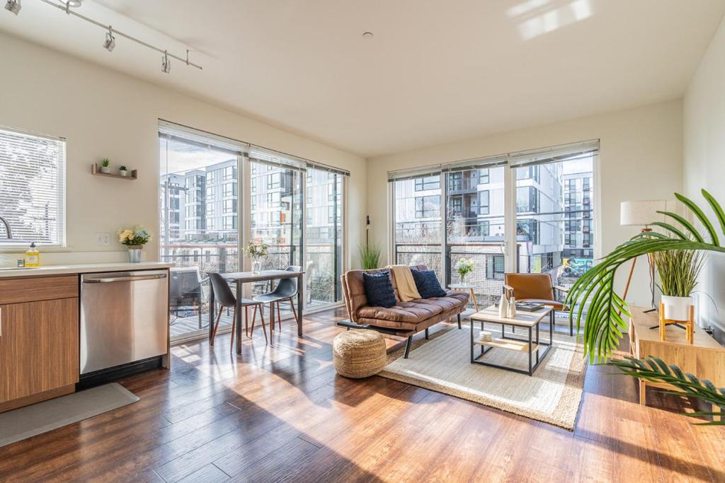 Mann Apartment | Beautiful Apartment | Rooftop views | Parking