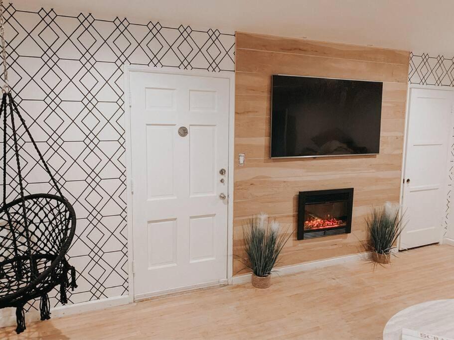 Alamitos Beach Apartment | Beautiful Bright Condo Steps Away from the Beach