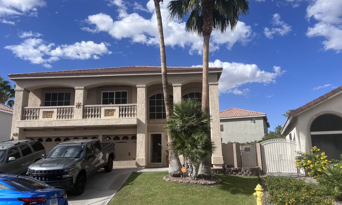 Las Vegas House | Beautiful Cozy home with 5 bdr and 3 baths. Great for families, entertainment.