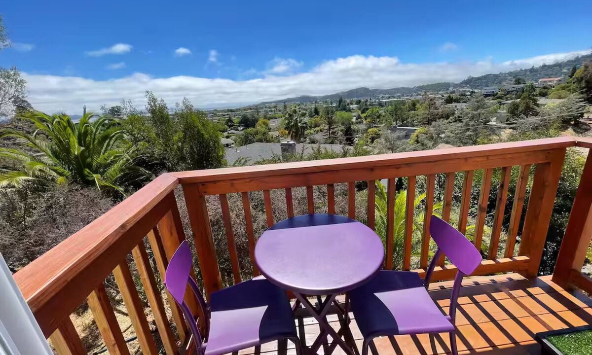 Country Club Villa | Beautiful Guesthouse with direct view of the Bay