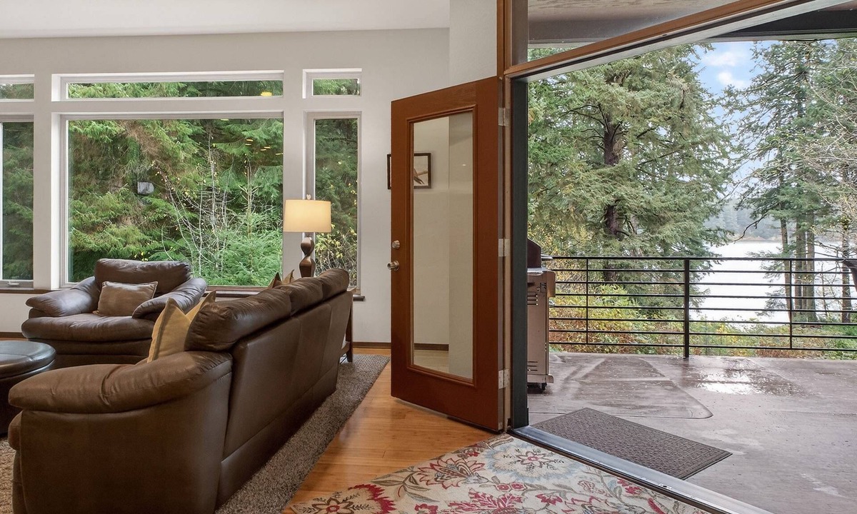 Dunes City House | Beautiful Lake Area Home, Gas Grill - Close to Downtown Florence & Dunes