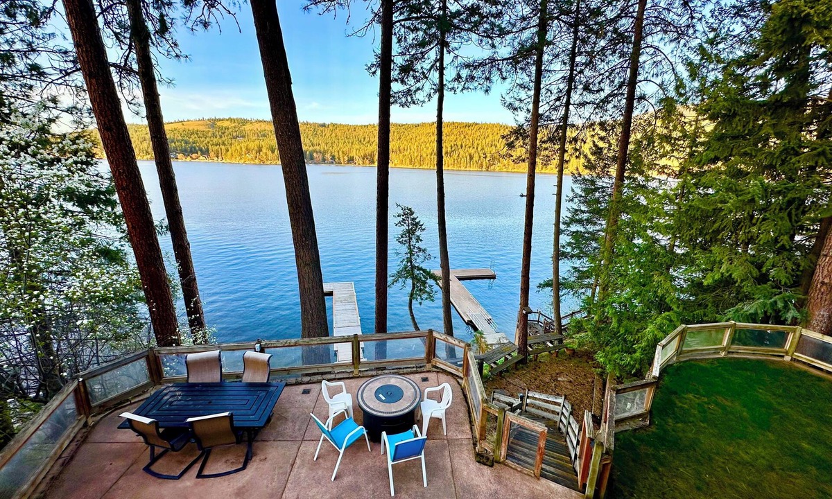Liberty Lake House | Beautiful Liberty Lake Waterfront House
