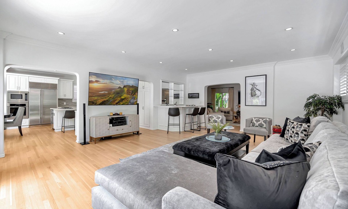 Hollywood House | Beautiful Modern Spanish/Mediterranean Spaulding Square Hollywood Home