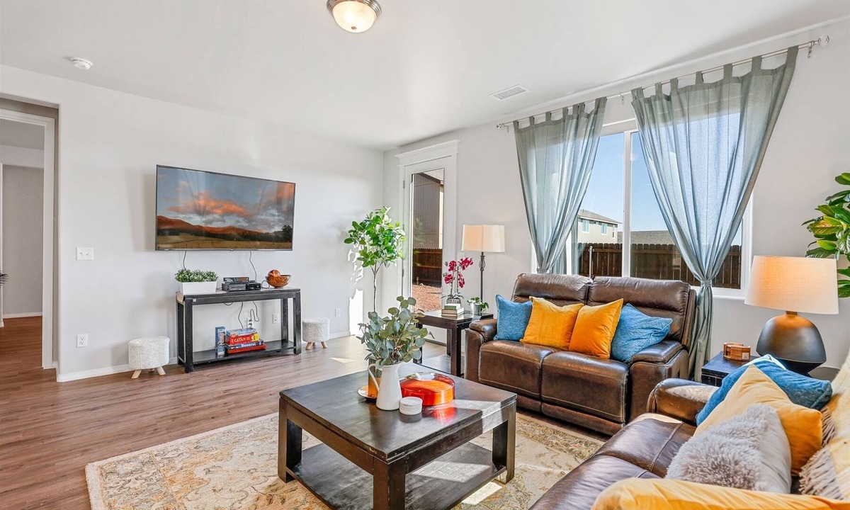 Bellemont House | Beautiful, Newly Built Home with Central A/C !