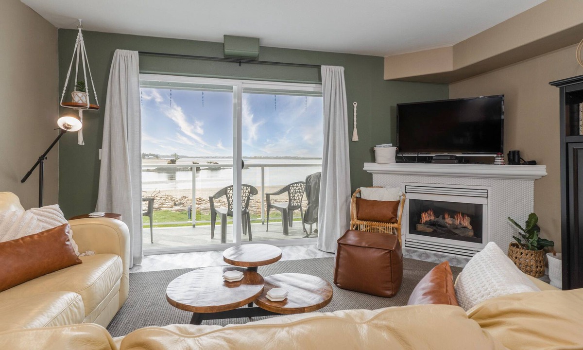 Lincoln City Condo | Beautiful ocean views from this wonderful 3rd floor condo in the Taft District