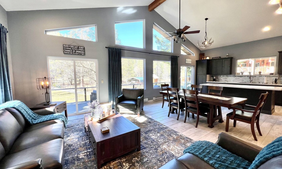 Douglas City House | Beautiful Riverfront Escape - Peaceful & Relaxing Getaway