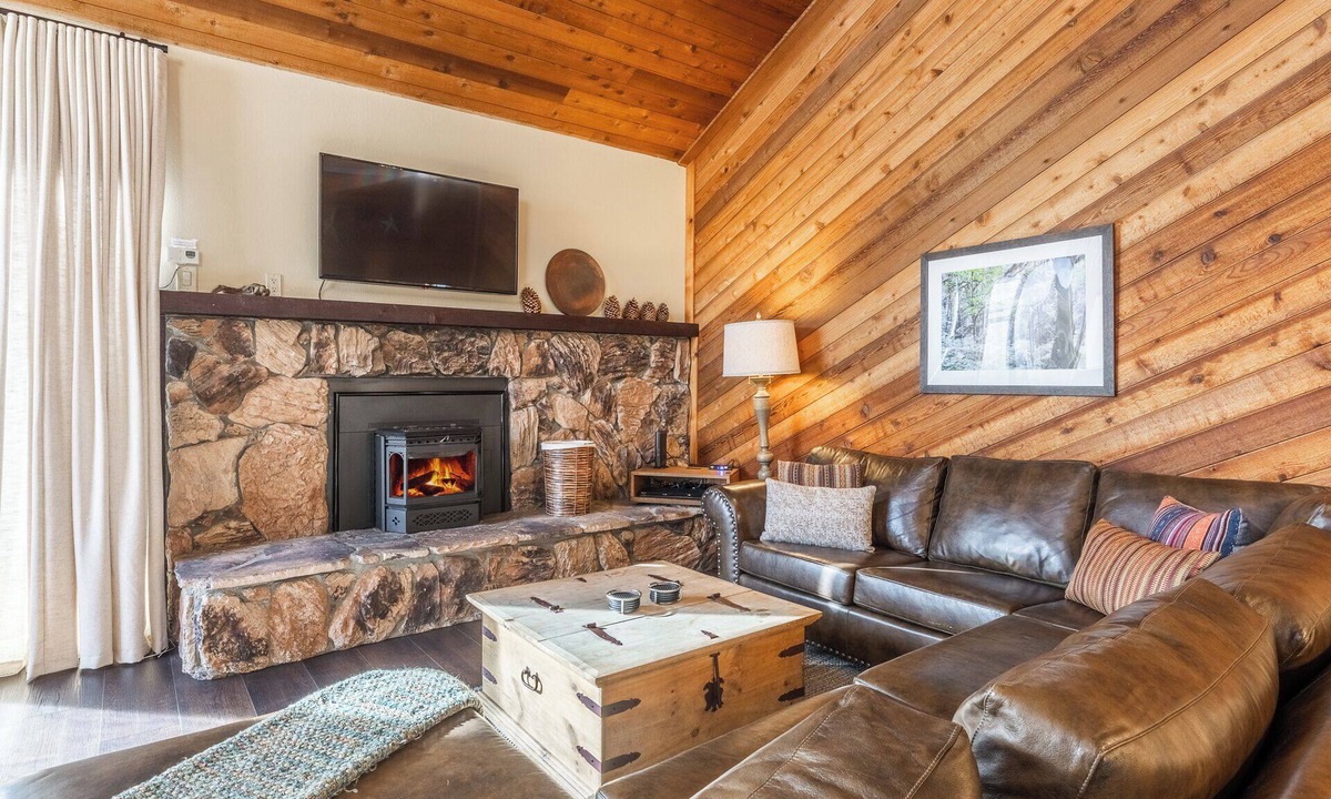 Mammoth Lakes House | Beautiful Spacious Pet-Friendly Townhome 264