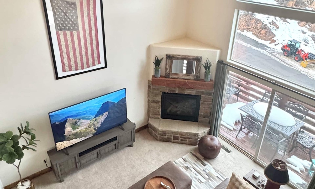 Pinebrook House | BEAUTIFUL VIEWS! Your Mountain Chic Oasis awaits - perfect location