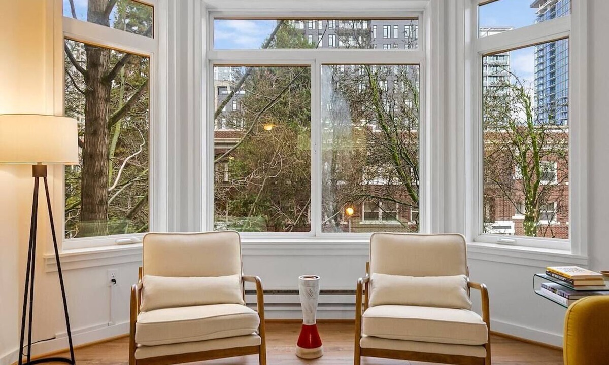 Belltown Apartment | Belltown's Flower Moon, near The Space Needle