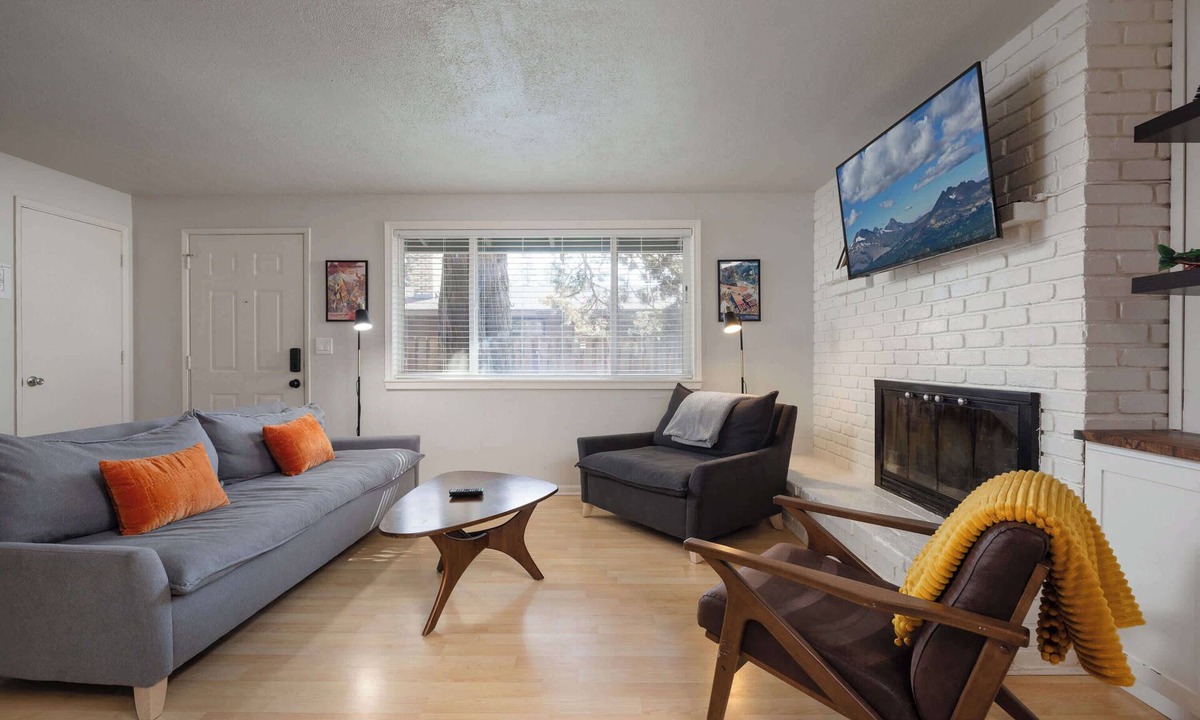 Orchard District House | Bend Home Near Orchard Park Sleeps 4