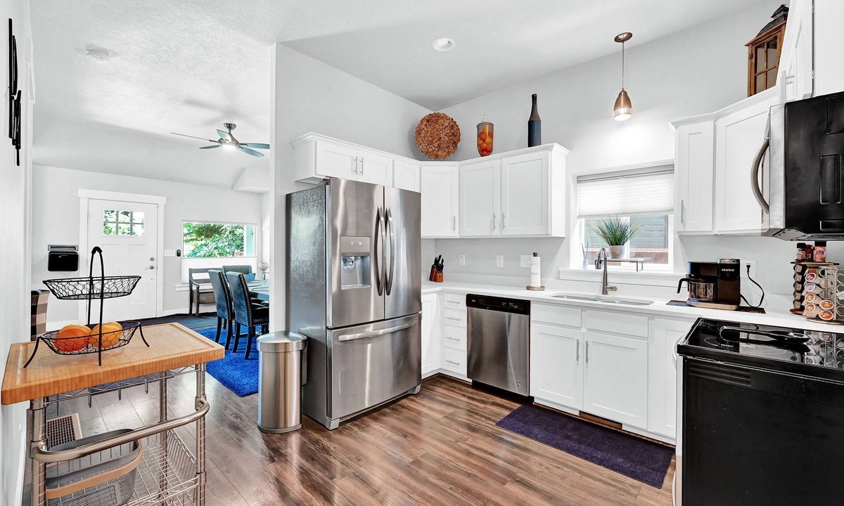 East Central House | Best location! 9th and 9th - walkable to grocery, dining, and entertainment!