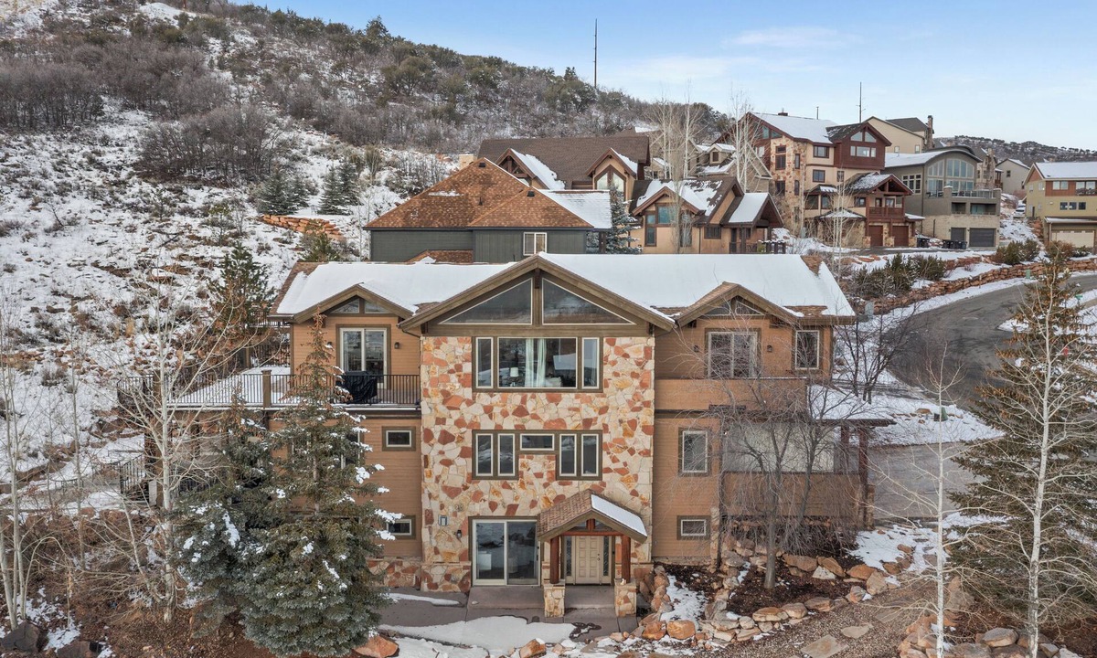Bear Hollow Village House | Best of Bear Hollow. Lavish 7-Bedroom For Winter and Summer Fun.