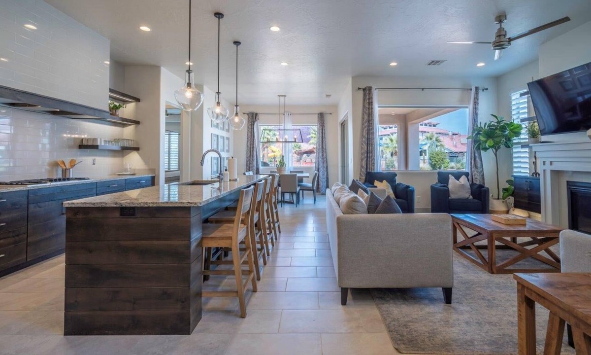 Santa Clara House | Best Poolside Location | Steps to Pool | Red Mountain Views | Arcadia #6
