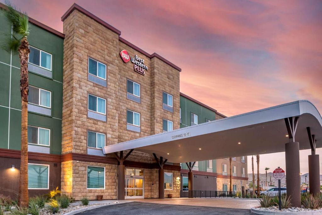 Palm Springs Hotel | Best Western Plus Coachella Valley Inn & Suites
