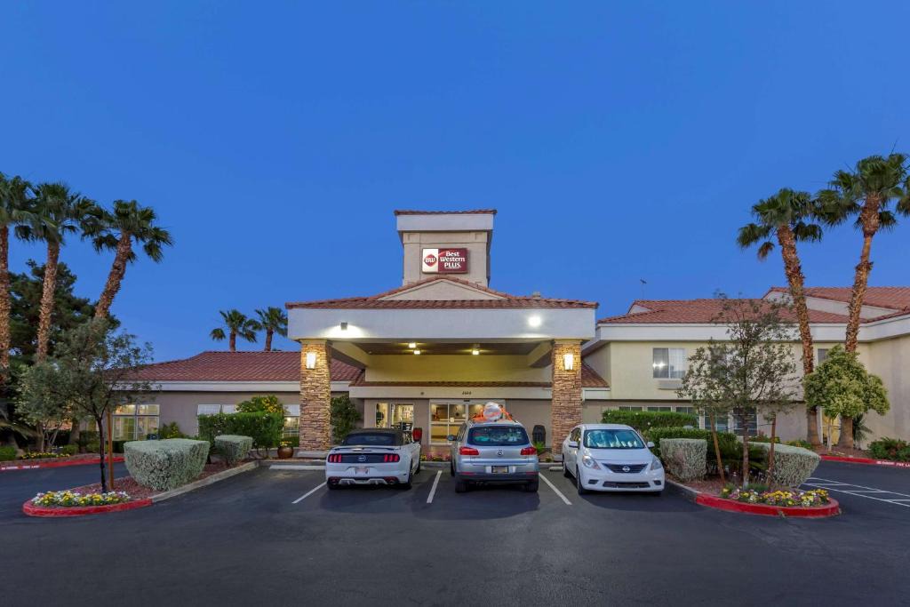 West Sahara Hotel | Best Western Plus Las Vegas West