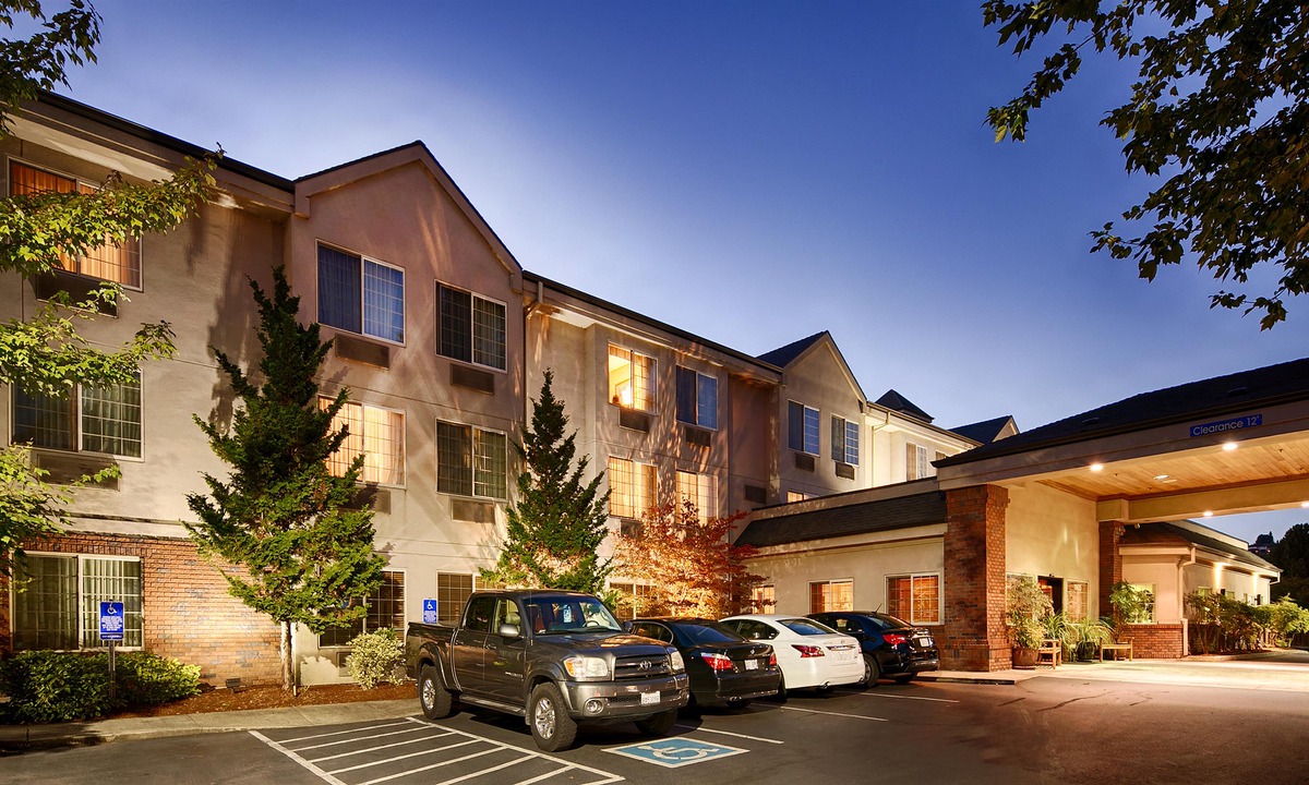 Bull Mountain Hotel | Best Western Plus Northwind Inn & Suites