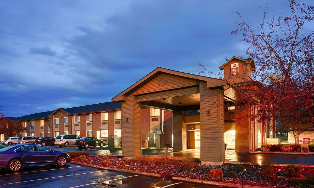 La Grande Hotel | Best Western Plus Rama Inn & Suites