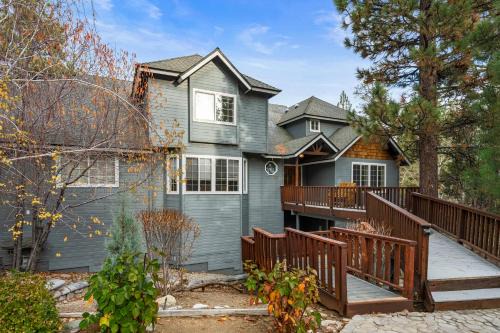 Eagle Mountain Estates House | Big Bear Nest at Eagle Mountain - Game Room, Pool Table, Ping Pong, Foosball, Jet Tub, 3 Fireplaces