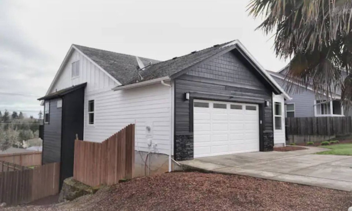 West Salem House | Black & White Hills ⛰ (LV)