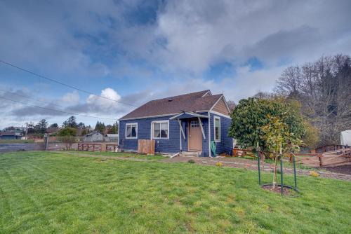 Grayland House | 'Blackberry Cottage' w/Yard Near Westport & Beach