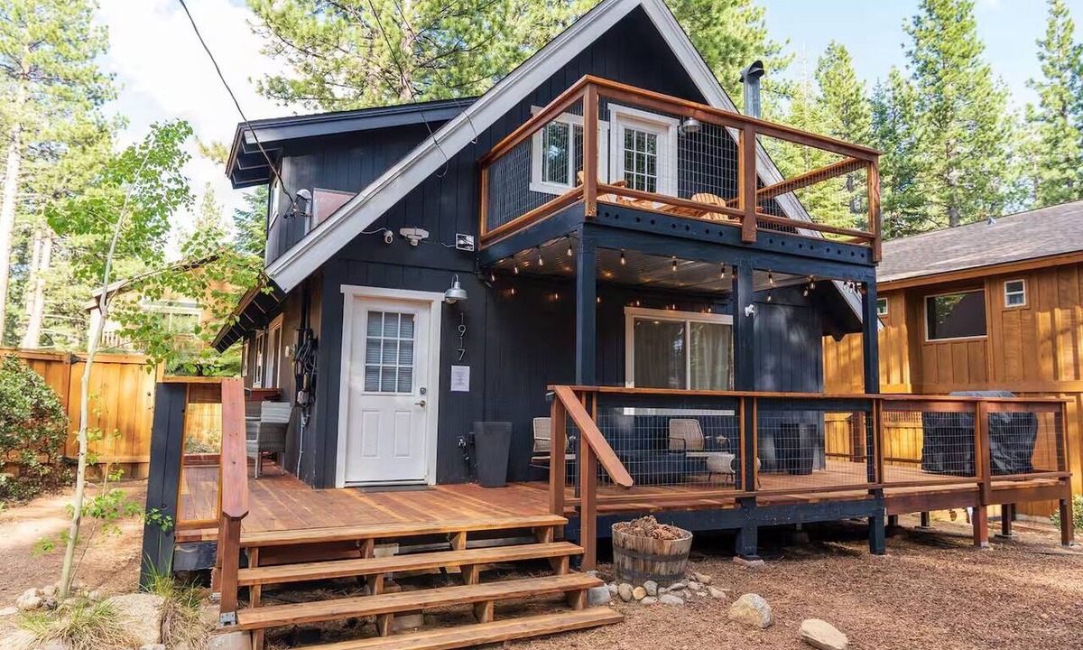Pioneer Trail Cabin | Blue Bear Cabin: Pet Friendly, EV Charger, BBQ