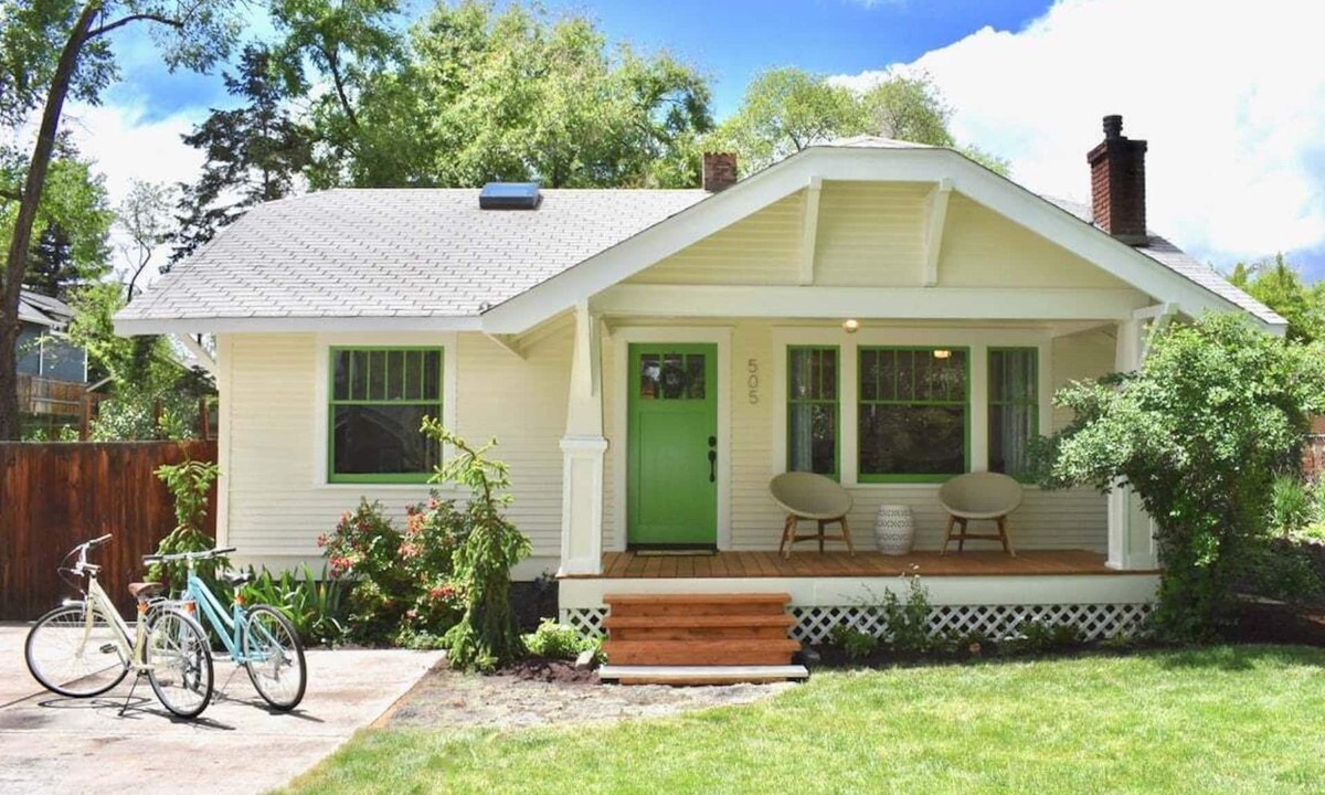 Old Bend House | Bluebird Day - Star Cottage: Cozy 2BR home in scenic Bend, OR, Hot tub, Bikes!