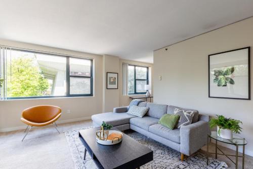 Downtown Portland Apartment | Blueground Old Town rooftop deck nr park PDX-17