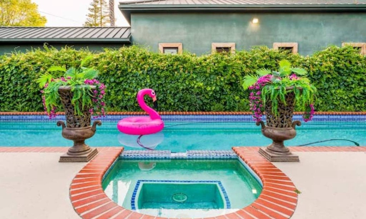 Sherman Oaks House | Boho Vibe House with Pool near Hollywood