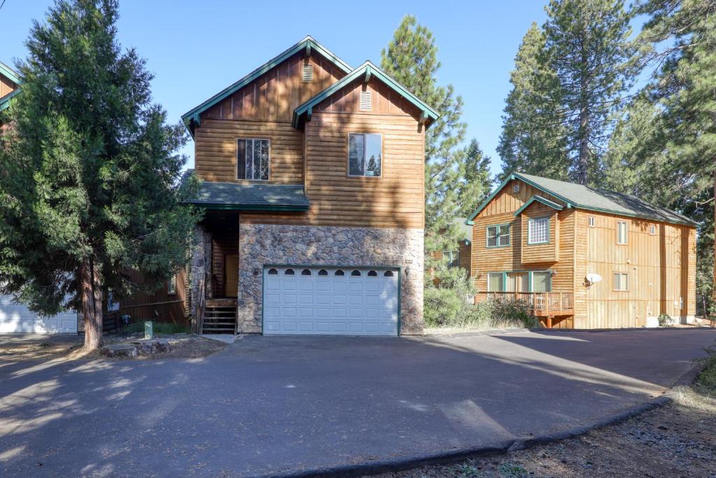 Shaver Lake House | Bonanza Bunkhouse