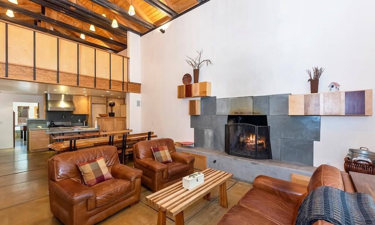 Boulder Bay House | Boulder Bay Retreat-Beautiful Luxury Home*Large Kitchen*Yard*BBQ*Pet Friendly!!