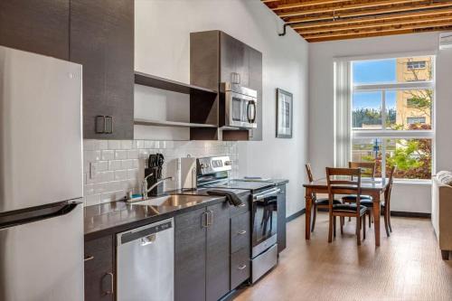 Bremerton House | Brand New Condo Steps from Bremerton Ferry