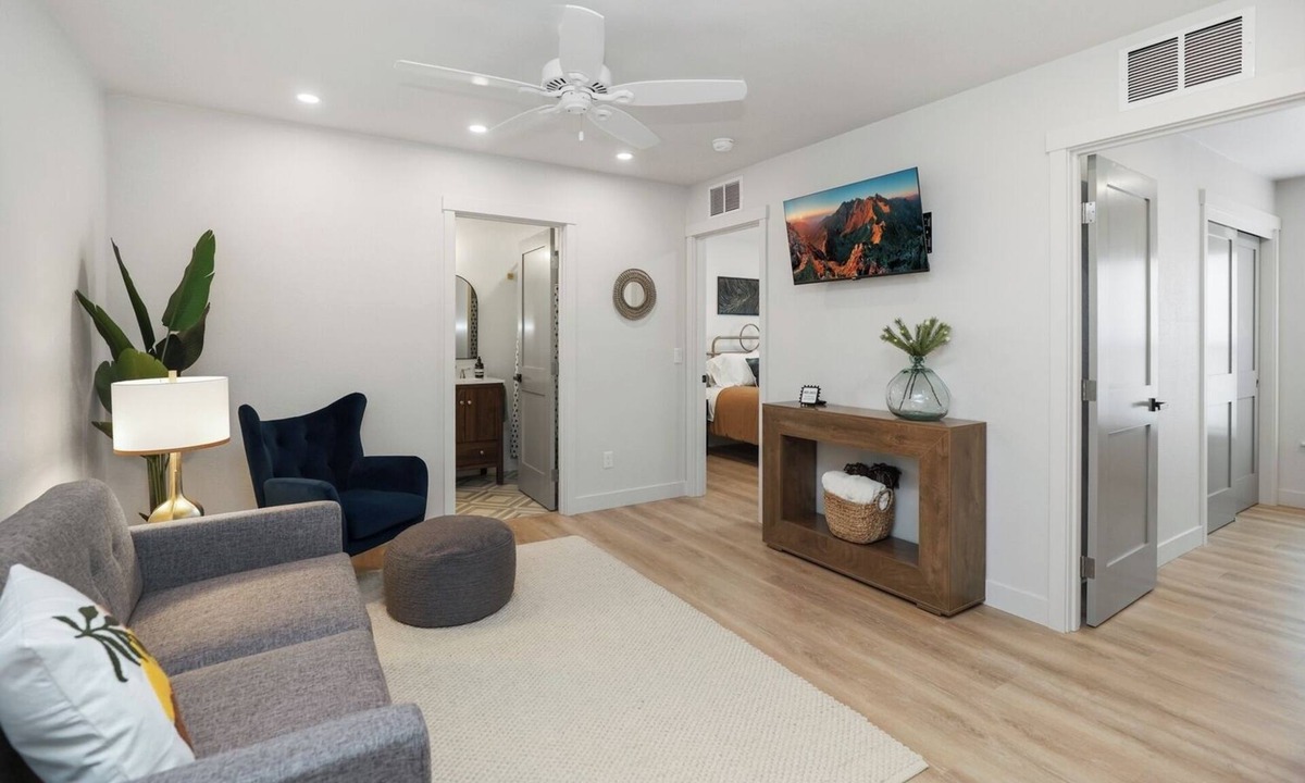 Junction City House | Brand-New Guesthouse in a Private Setting