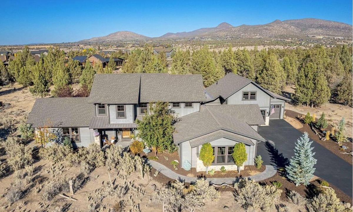 Alfalfa House | Brasada Ranch 4BR Retreat : Theater, Hot Tub, Fire Pit, Poker & Karaoke!