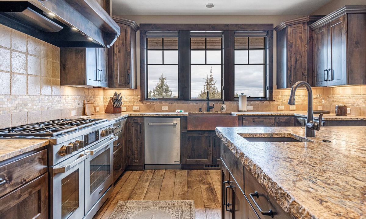 Powell Butte House | Brasada Ranch Luxury Rental, City Home , Amazing Views, Private Hot Tub