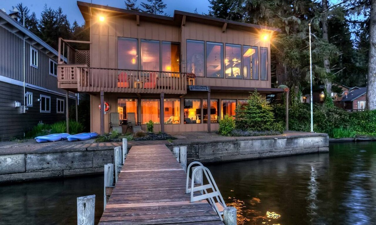 Otis House | Breathtaking Beach House with Fireplace and Gorgeous Sights in Otis, Oregon