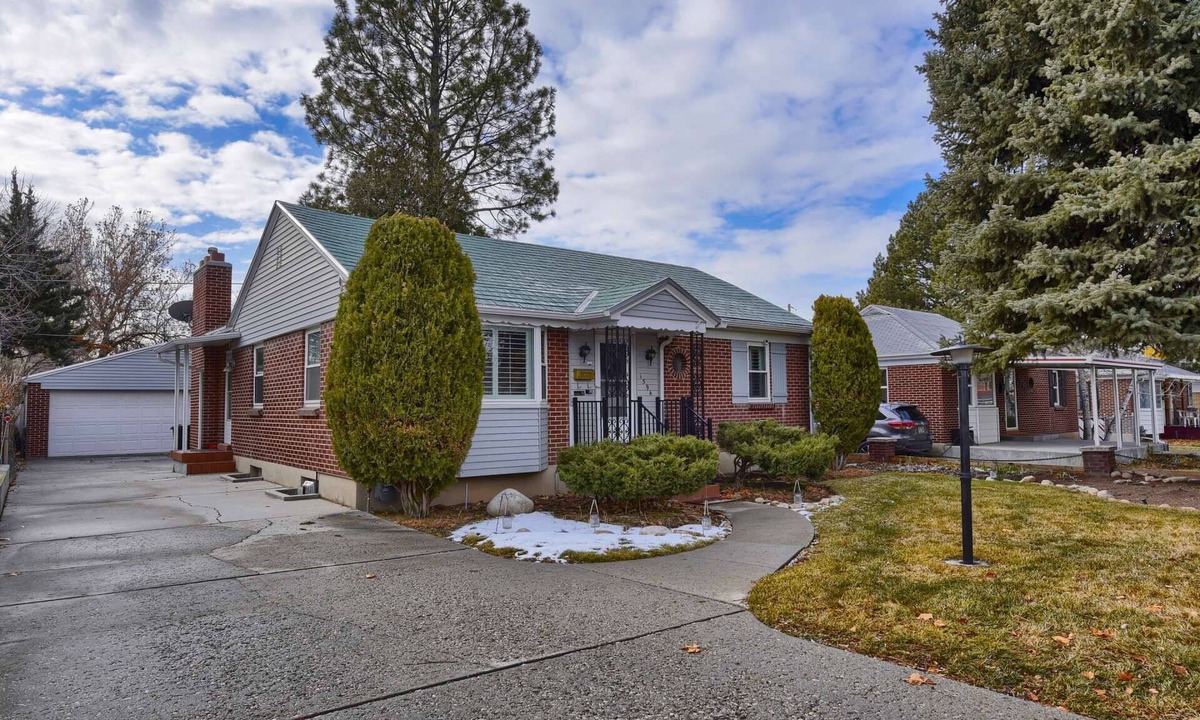Canyon Rim House | Brickyard Bungalow: prime location near dining, shopping, and skiing in a peaceful neighborhood!