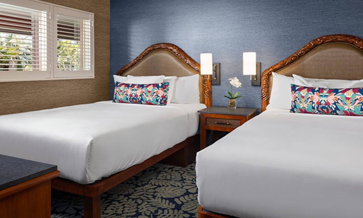 Crown Point Hotel | Bright Bay View Double Suite | Perfect for Group Getaways | 2 units