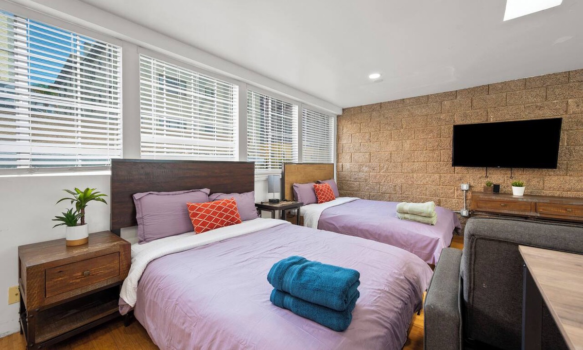 Civic Core Apartment | Bright Remodeled 2 queen beds Studio Close Little Italy