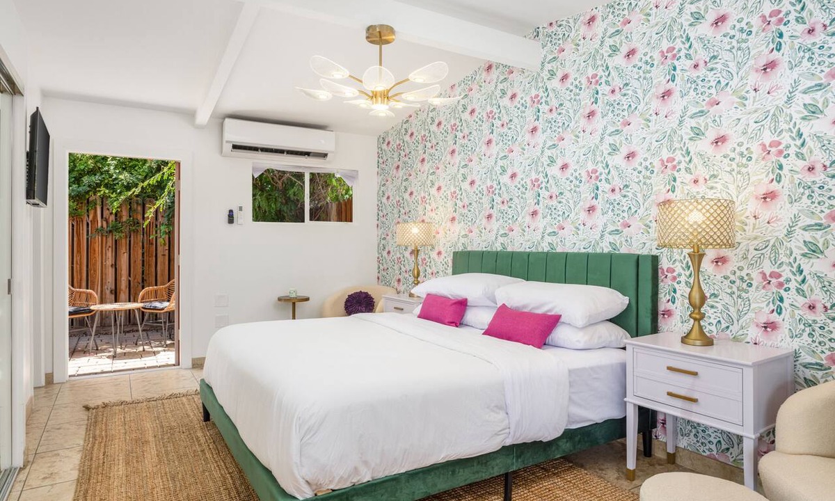 Warm Sands Hotel | Brigitte Suite · Dog-Friendly Yard, Palm Springs