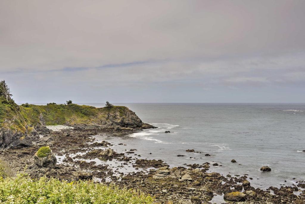 Brookings Apartment | Brookings Vacation Rental Studio - Walk to Town!