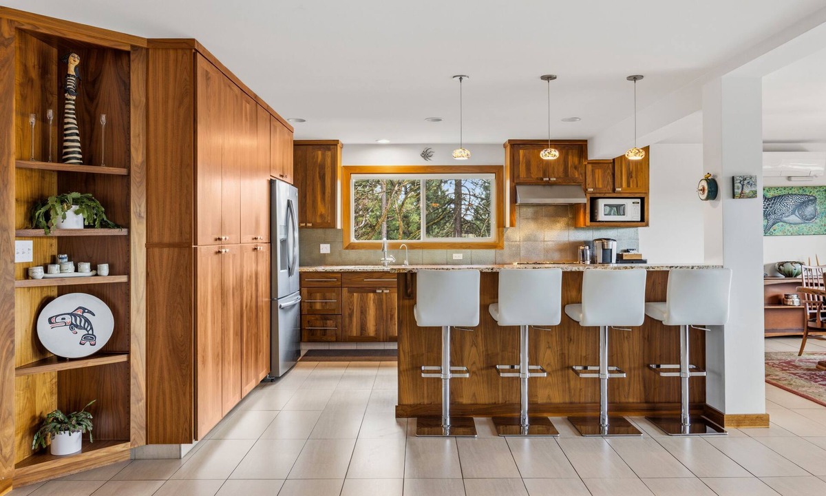 Latah Valley Condo | Browne’s Addition Penthouse | Fireplace & Sauna