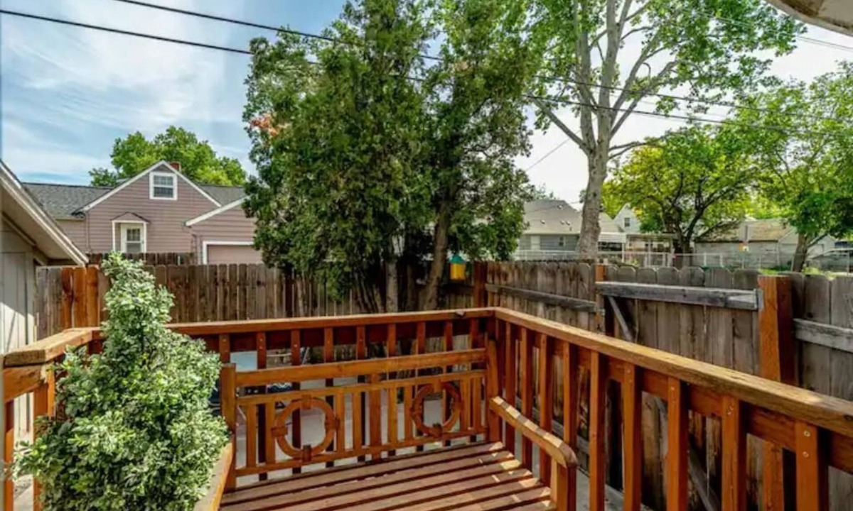 Kennewick House | Bruneau Bungalow Side A