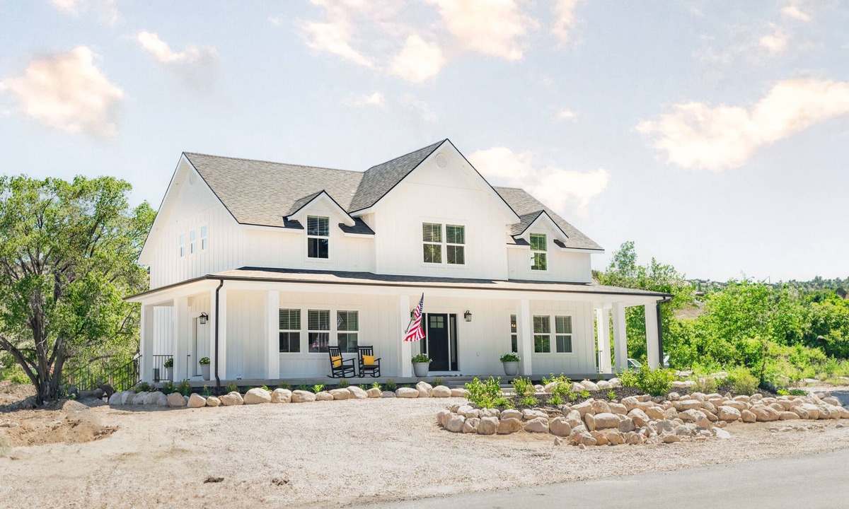 Tropic House | Bryce Canyon Homestead - No Cleaning Fee!