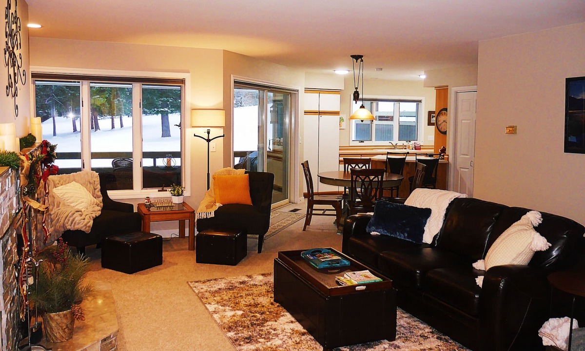 Leavenworth Condo | C-6 Condo-Ensuite-Modern-Golf view