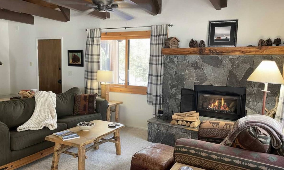 North Upper Truckee Cabin | Cabin close to hiking trails and ski resorts