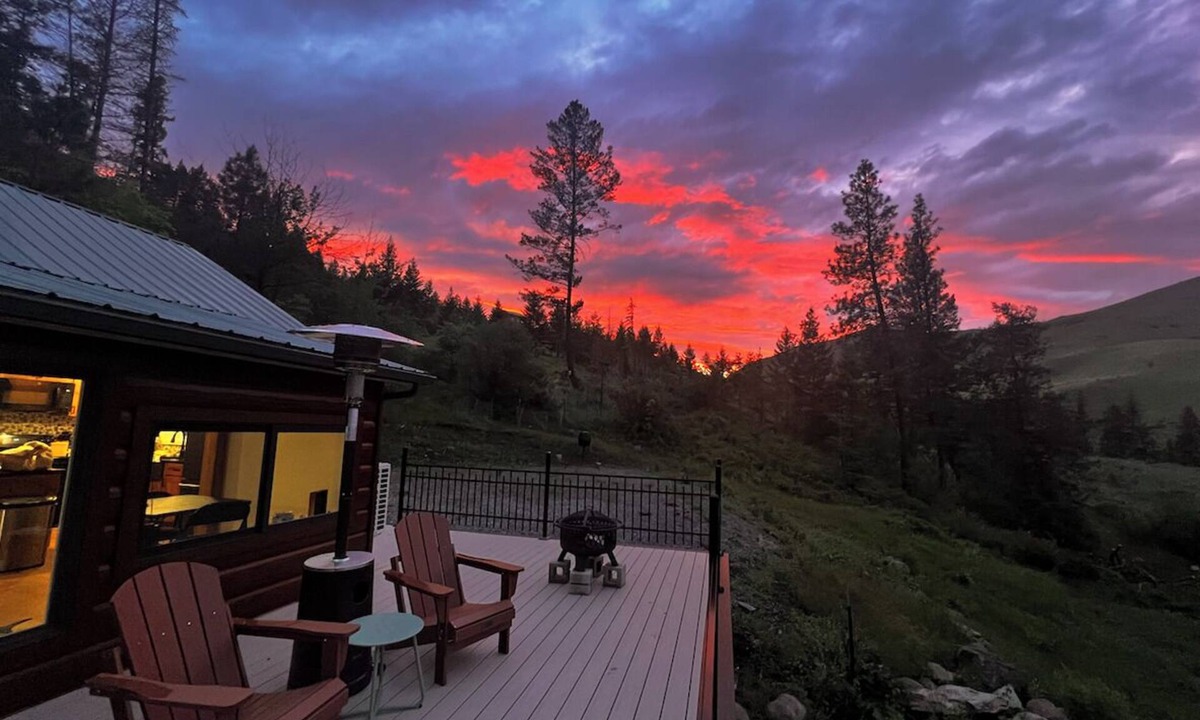 Union House | Cabin - Hot Tub - View - Abundant Wildlife - 120 Acres - River -Spring
